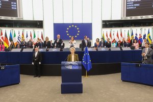 This photo shows European Commission President Ursula von der Leyen delivering a speech in the European Parliament