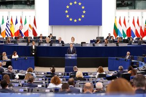 Photograph of Luís Montenegro, Prime Minister of Portugal, delivering a 'This is Europe' speech to the European Parliament. 