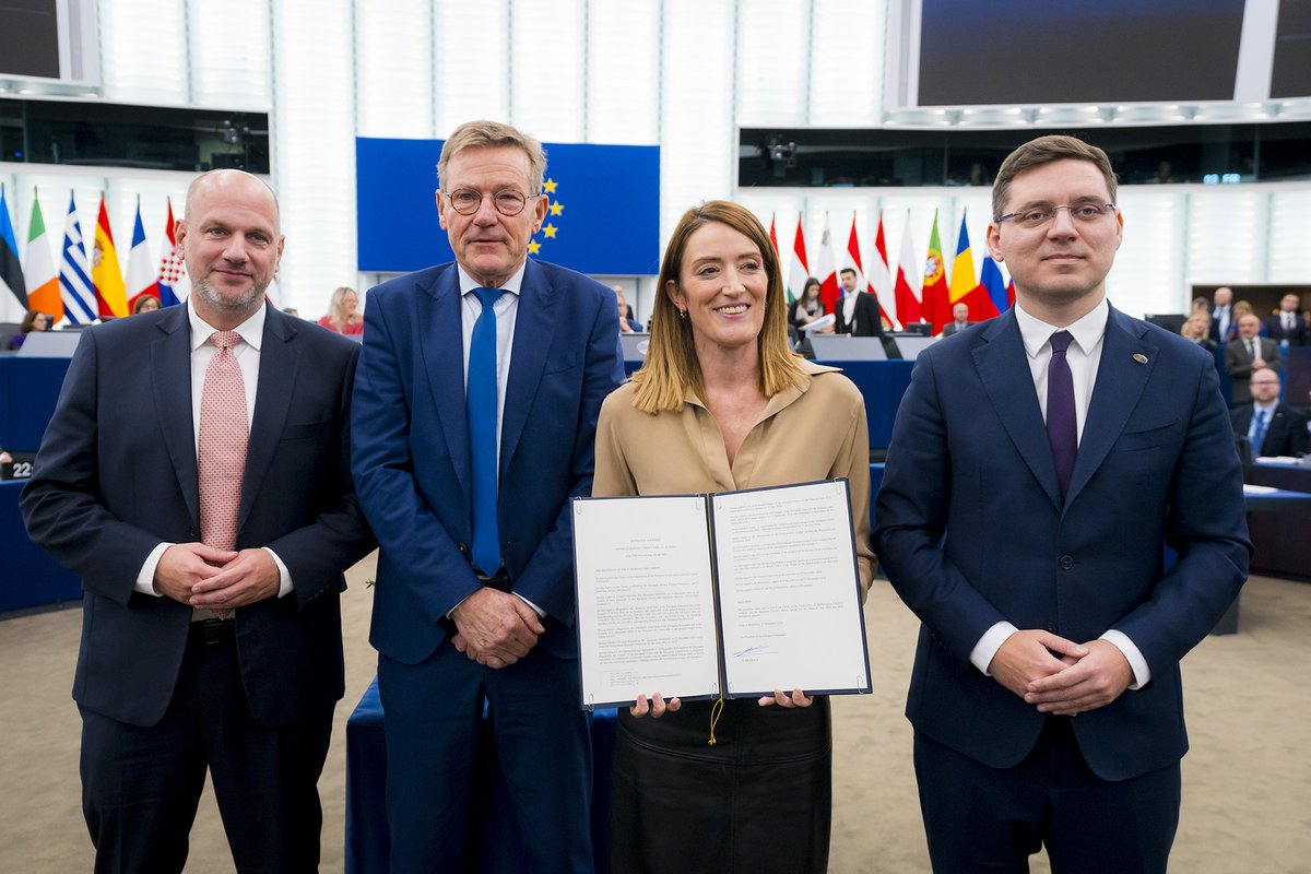 European Parliament Plenary session - Voting session - General Budget 2025, photo with EP President Roberta METSOLA, MEP Johan VAN OVERTVELDT, chair of Committee on Budgets, MEP Victor NEGRESCU and MEP Niclas HERBST, &nbsp;co-rapporteurs