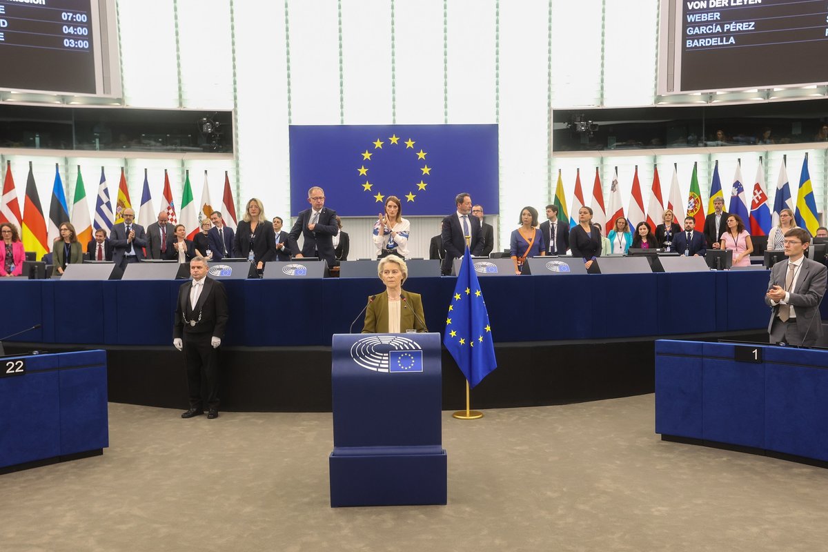 This photo shows European Commission President Ursula von der Leyen delivering a speech in the European Parliament