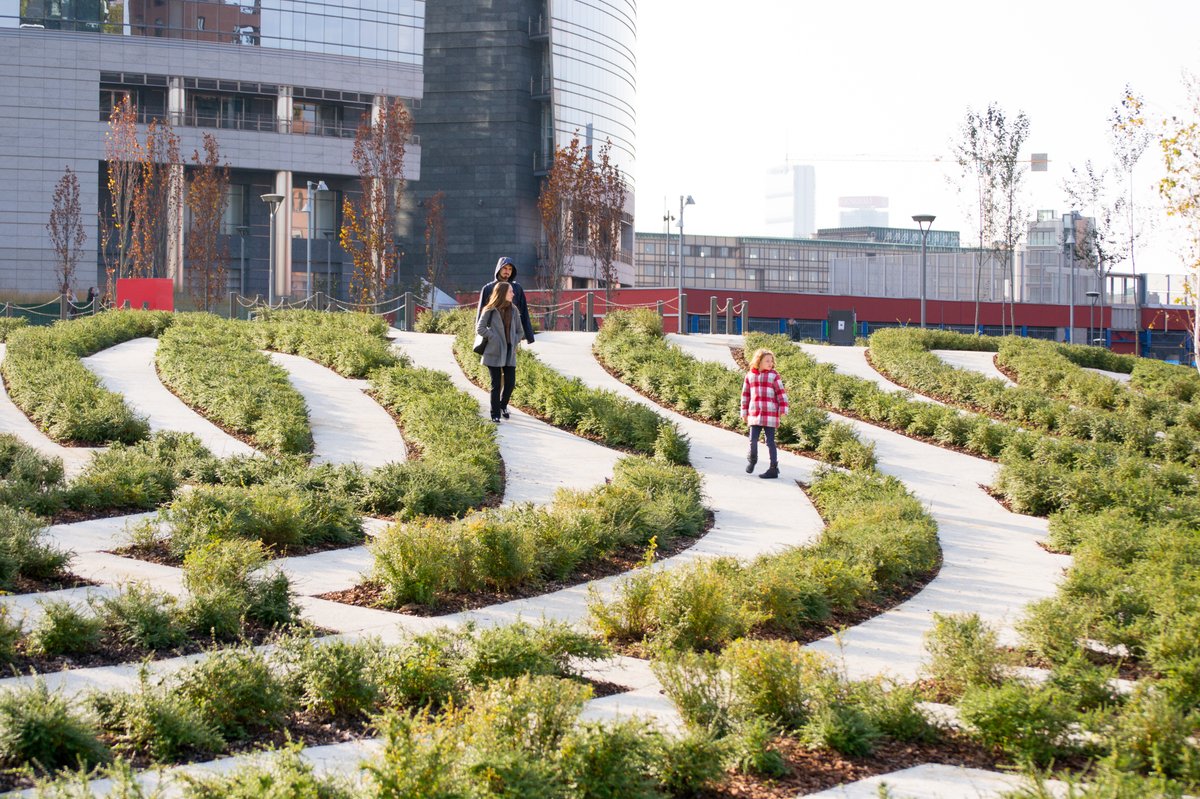 Curved pathways with people in Parco Biblioteca degli Alberi, Milan