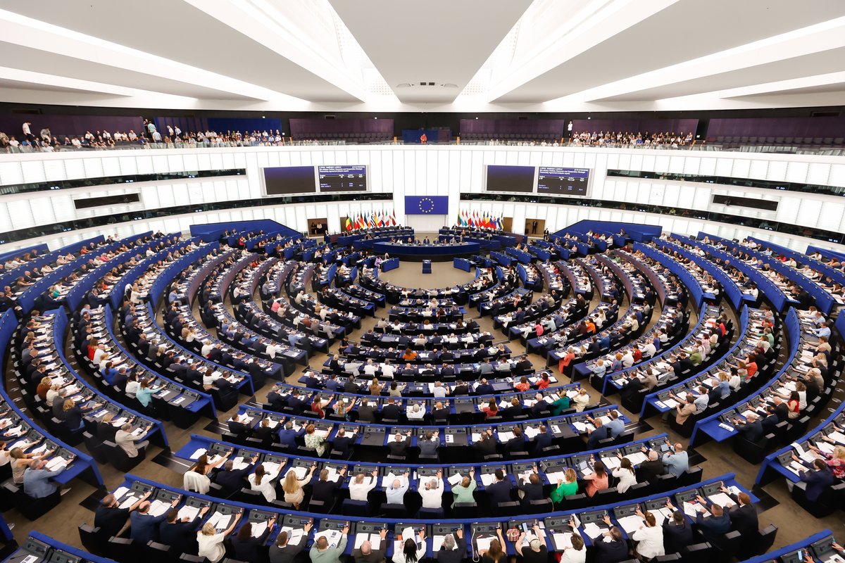 Photograph of the European Parliament's Strasbourg hemicycle during a voting session.