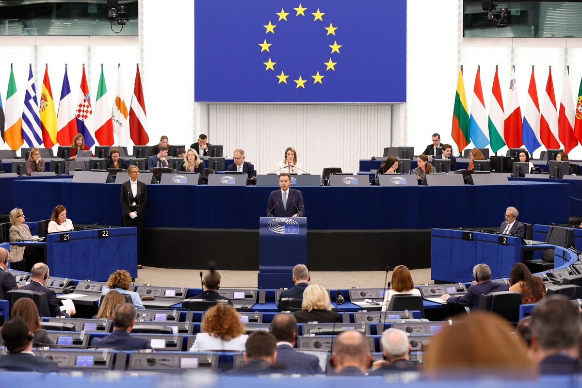 Photograph of Lu&iacute;s Montenegro, Prime Minister of Portugal, delivering a 'This is Europe' speech to the European Parliament.